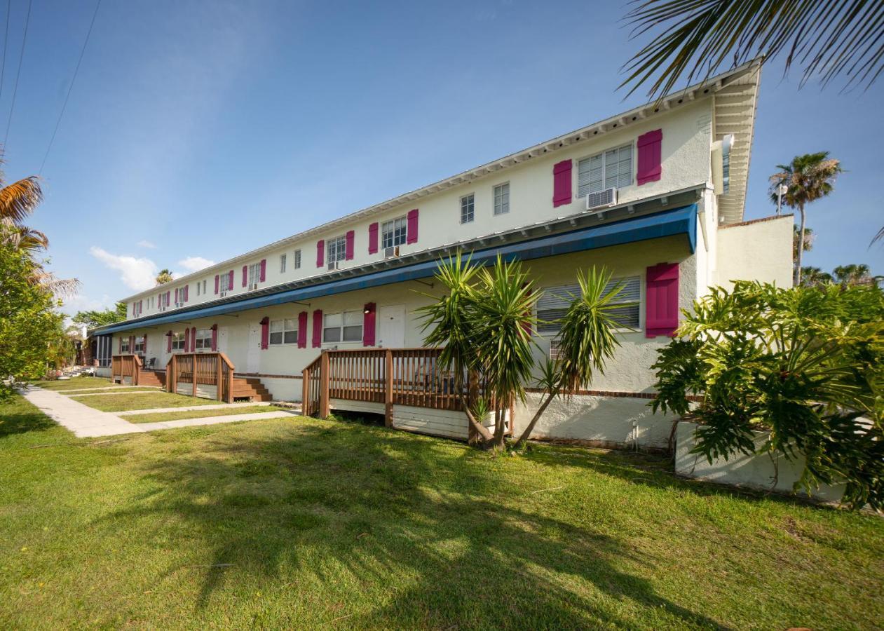 Captain'S Table Hotel By Everglades Adventures Екстер'єр фото