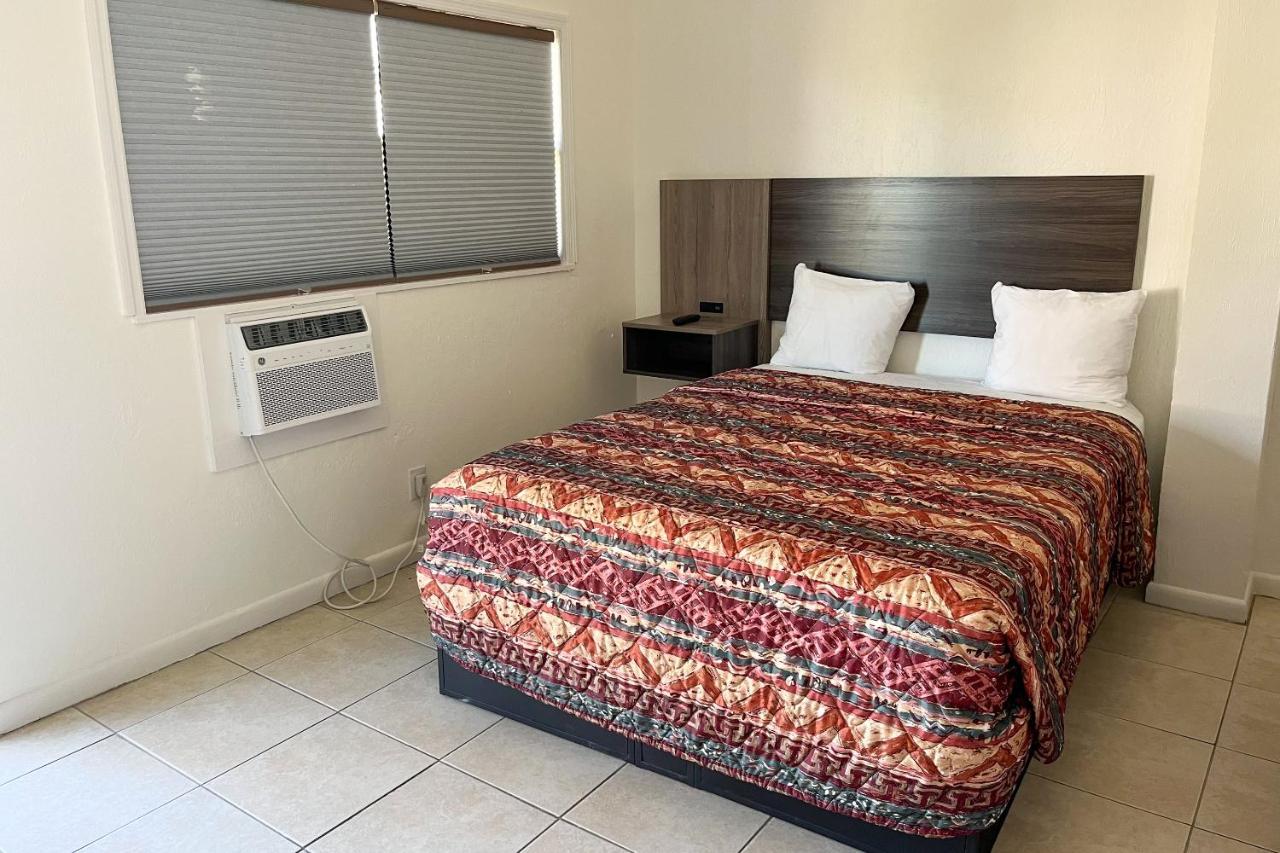 Captain'S Table Hotel By Everglades Adventures Екстер'єр фото