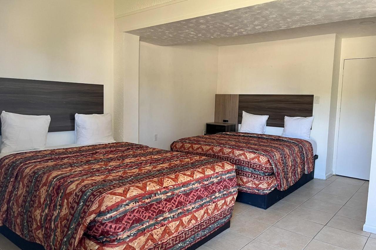 Captain'S Table Hotel By Everglades Adventures Екстер'єр фото